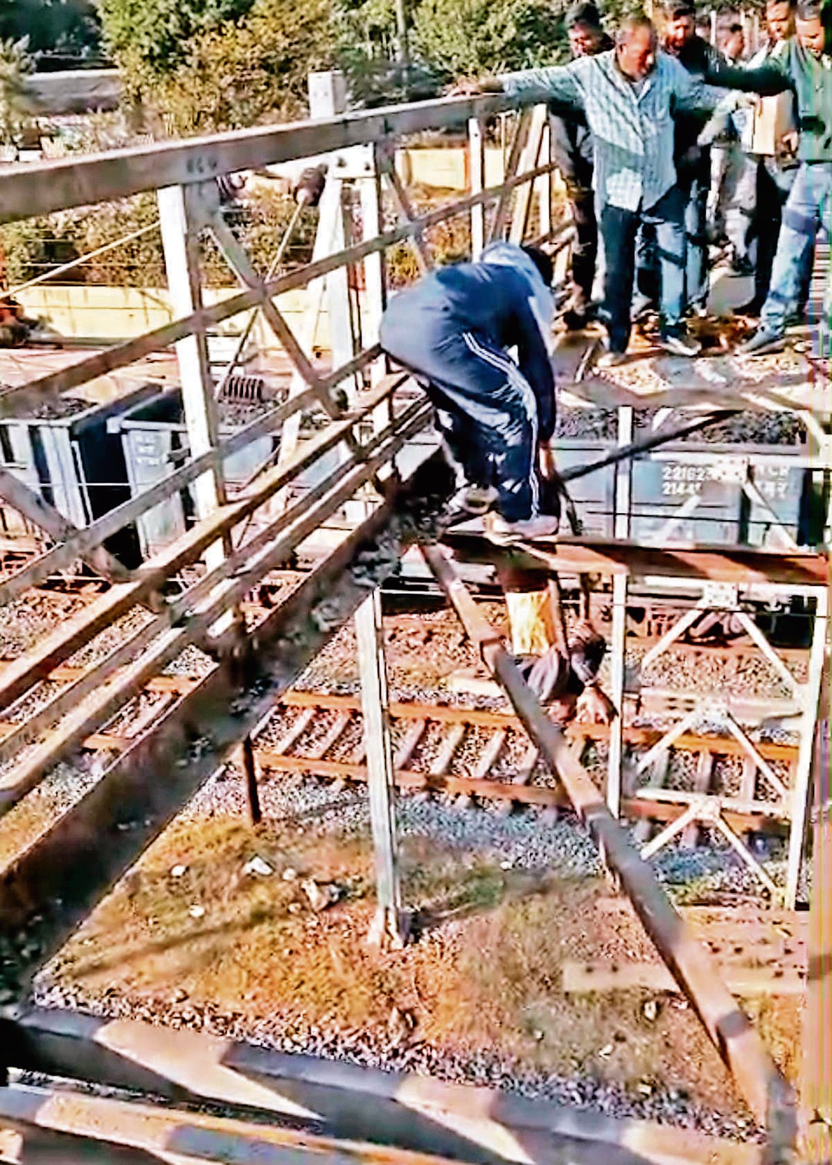 Rourkela News: पुराना स्टेशन रोड में ट्रैक्शन लाइन की चपेट में आकर रेलकर्मी झुलसा