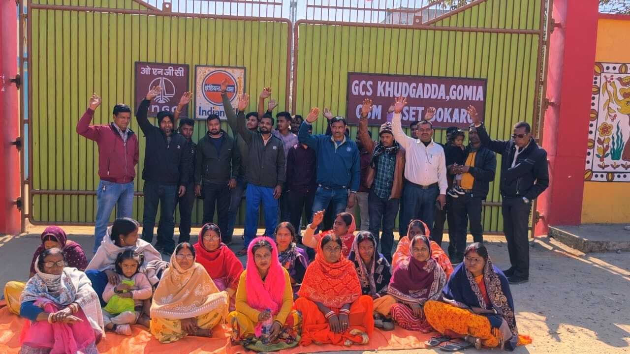 Bokaro News :रैयतों ने ओएनजीसी जीसीएस गेट किया जाम