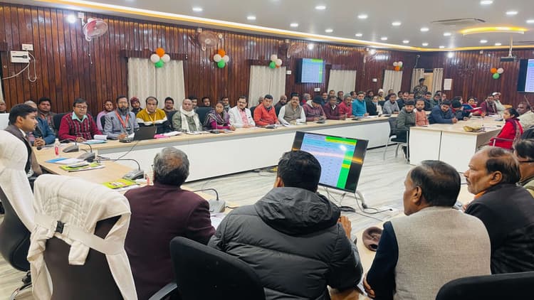 एएनएम का वेतन काटा, महिला चिकित्सक से मांगा स्पष्टीकरण