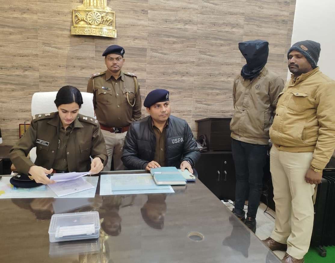 लूटकांड का खुलासा, लूटी गई मोबाइल व बाइक के साथ आरोपित गिरफ्तार