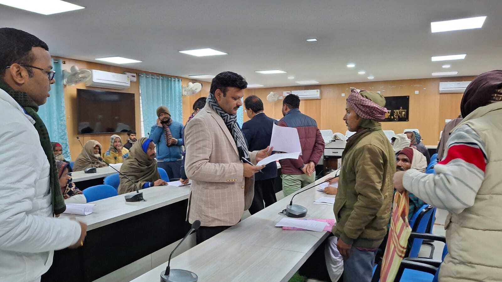 जिला जनता दरबार में 64 आवेदनों पर सुनवाई, त्वरित कार्रवाई के दिए गए निर्देश