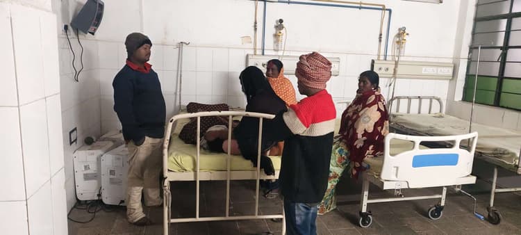 स्कार्पियो के धक्के से बाइक पर सवार दो लोग जख्मी