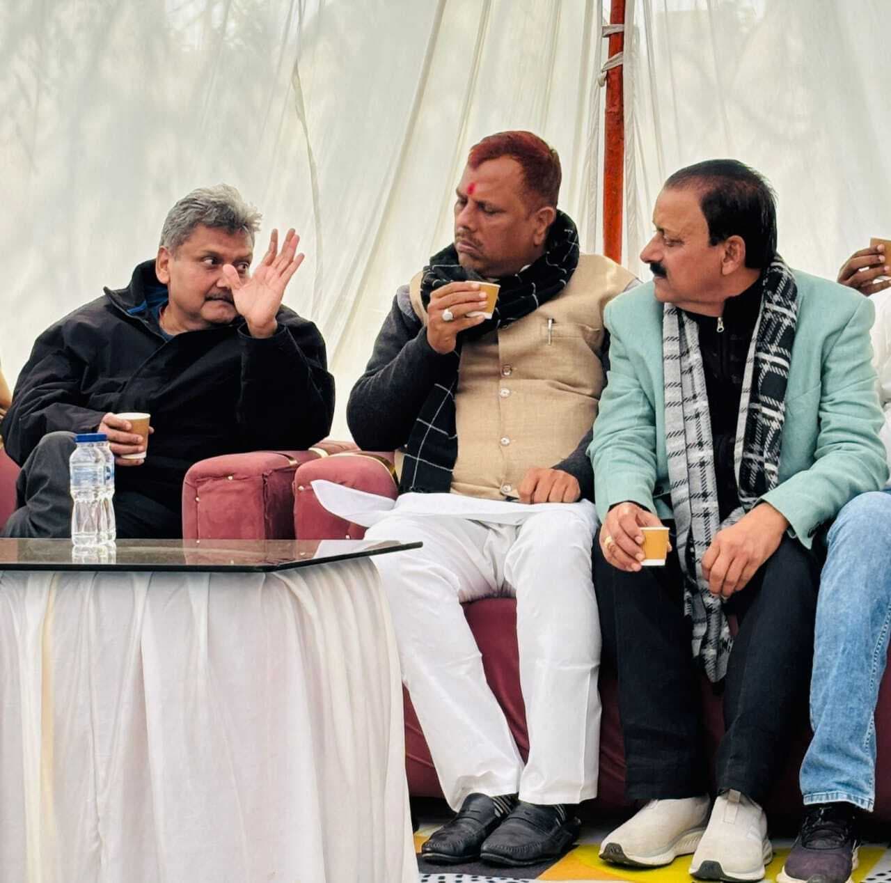 शिक्षकों की वेतन विसंगति समेत अन्य समस्याओं पर शिक्षा मंत्री से किया संवाद