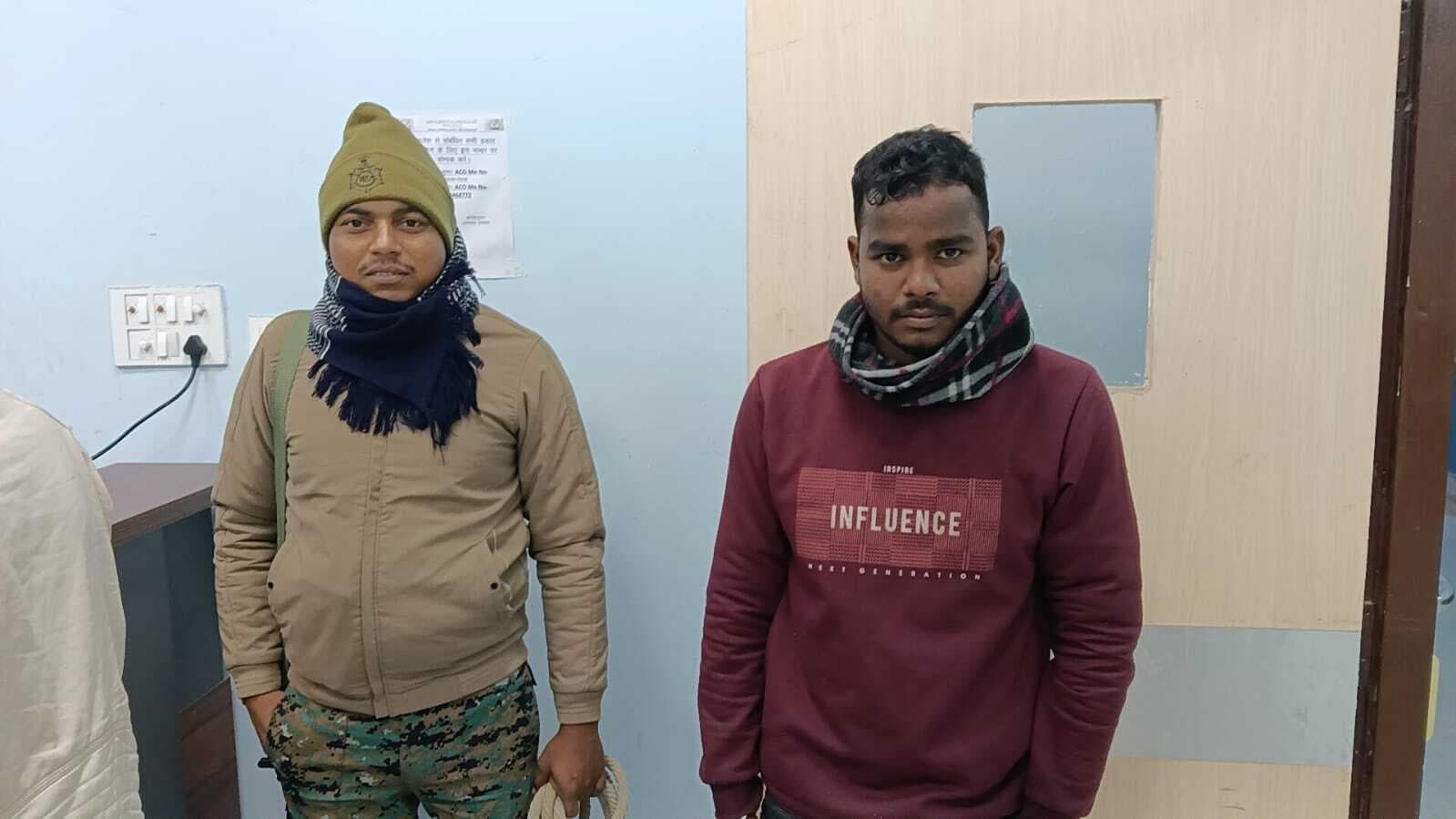 एटीएम से पैसा उड़ाने वाला शातिर चोर धराया, चार एटीएम कार्ड व 7200 रुपये हुए बरामद