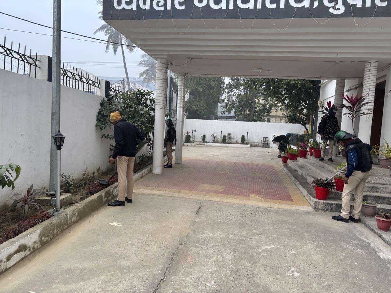 न्यायालय परिसर में एसपी के निर्देश पर चला सघन चेकिंग अभियान