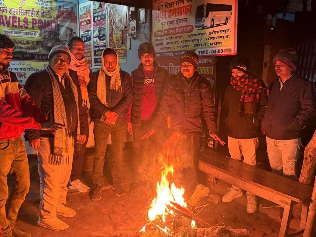 यूनिटी क्लब सिमराही की ओर अलाव की हुई व्यवस्था