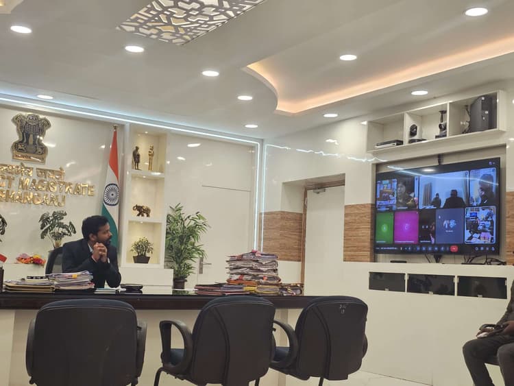 डीएम विशाल राज ने फार्मर रजिस्ट्री प्रक्रिया की वीसी के माध्यम से की समीक्षा