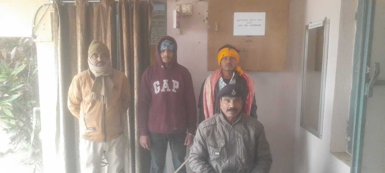 दो चोरी के आरोपी समेत एक वारंटी गिरफ्तार