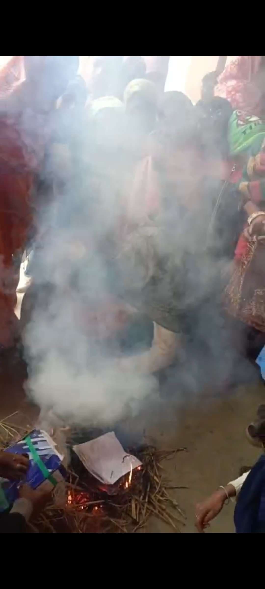 Samastipur News:ठंड का सितम: प्रार्थना के दौरान स्कूल में बेहोश होकर गिरी छात्रा, मचा हड़कंप