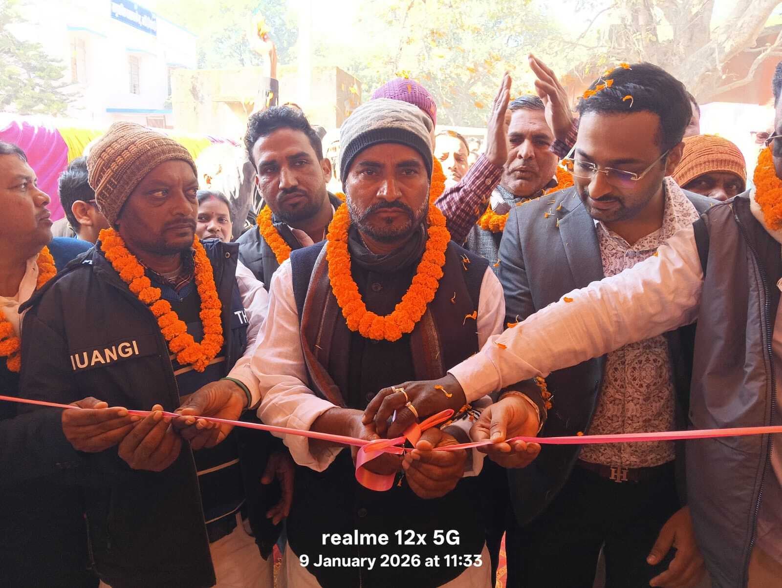 स्वास्थ्य मेले में रोगियों के शुगर व बीपी की हुई जांच