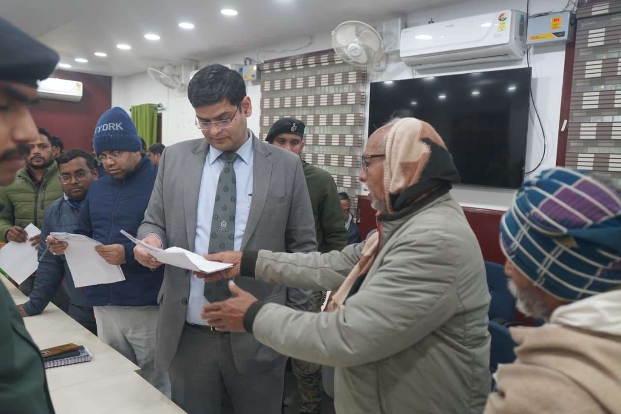 डीएम ने सुनी लोगों की फरियाद