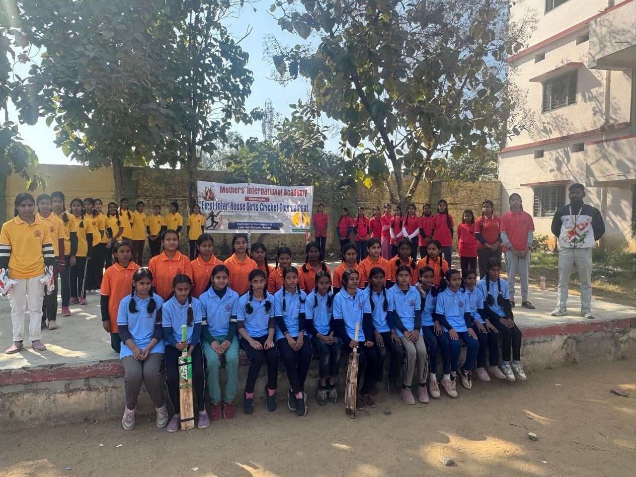 लीग मैच में ईस्ट हाउस व साउथ हाउस की टीम रही विजयी