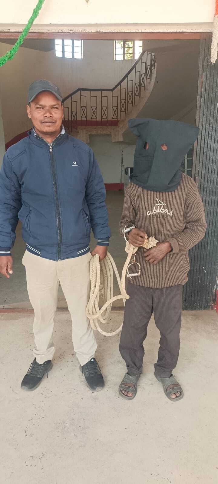 Deoghar news : हत्याकांड में पुलिस ने आरोपित को किया गिरफ्तार