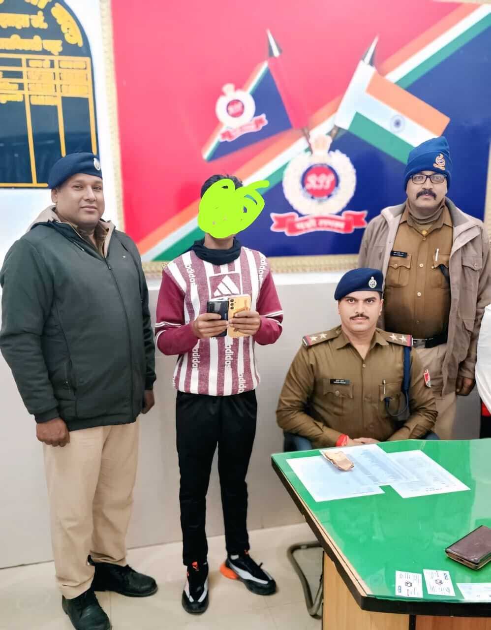 चोरी के दो मोबाइल के साथ एक चोर गिरफ्तार