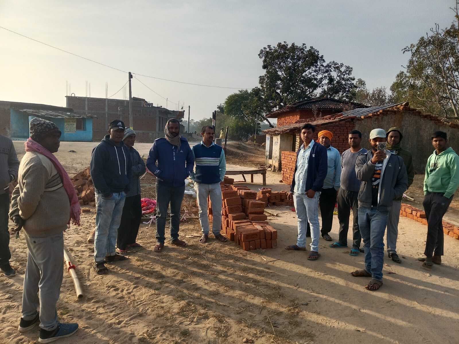 प्रशासनिक निर्देश के बाद भी नहीं खुला अवरुद्ध मार्ग, ग्रामीणों में आक्रोश