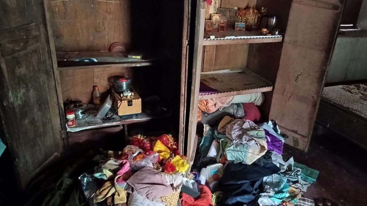 बंद घर का ताला काटकर हजारों की चोरी