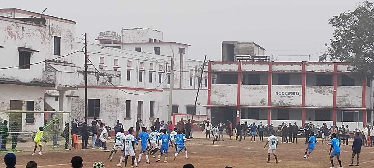 Madhubani News : जिला फुटबॉल लीग प्रतियोगिता के सातवें दिन मुकाबला रोमांचक