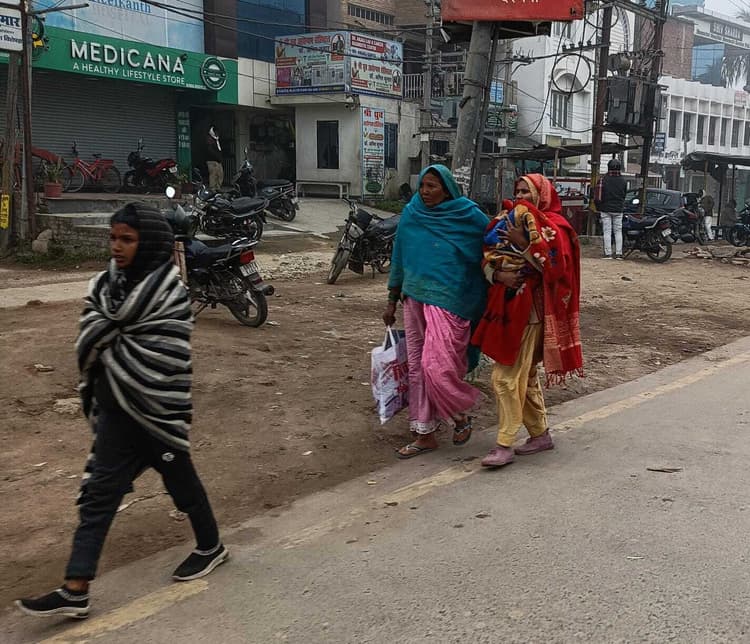 Darbhanga News : लगातार बढ़ती ही जा रही ठंड, 24 घंटे में पांच डिग्री से अधिक गिरा पारा