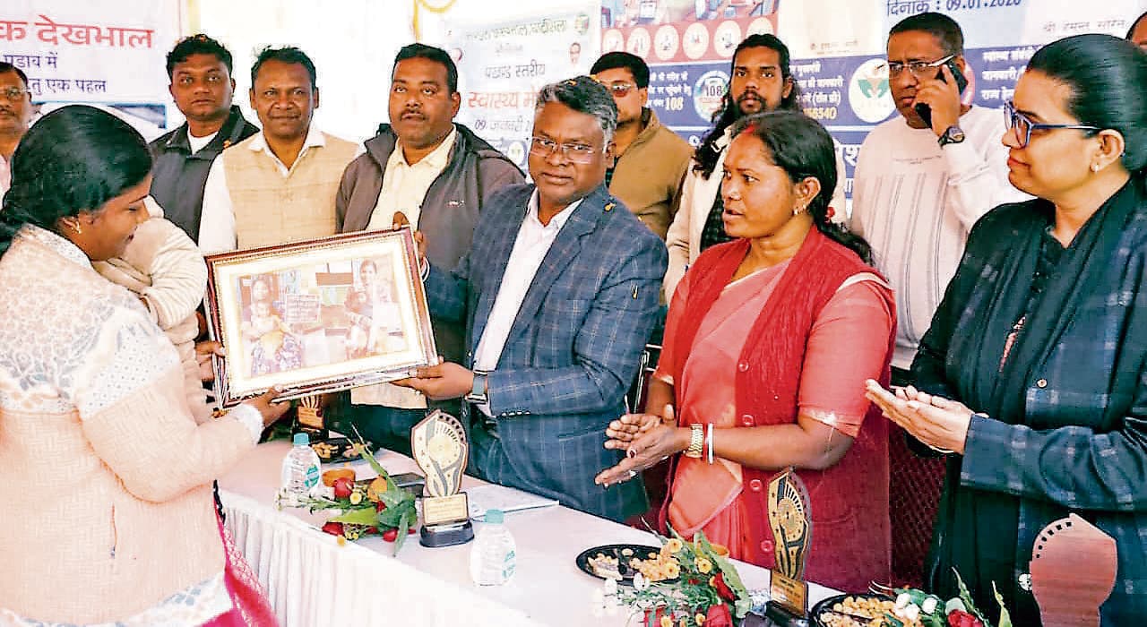 East Singhbhum News : बेहतर चिकित्सा का सशक्त माध्यम है स्वास्थ्य मेला : सोमेश सोरेन