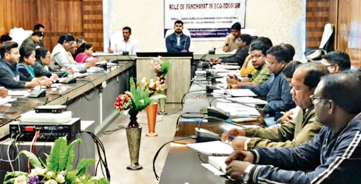 Jharsuguda News: प्रत्येक ब्लॉक में एक आदर्श पंचायत चिह्नित कर करें सर्वांगीण विकास : जिलाधीश