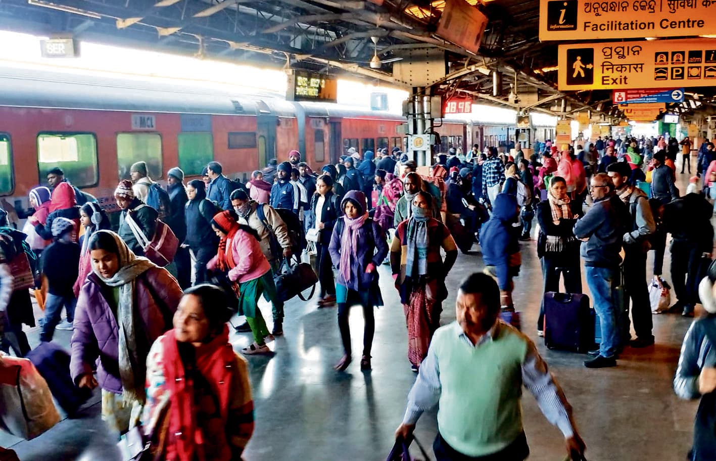 Rourkela News: राउरकेला से चार घंटे विलंब से रवाना हुई भुवनेश्वर इंटरसिटी एक्सप्रेस, आक्रोश