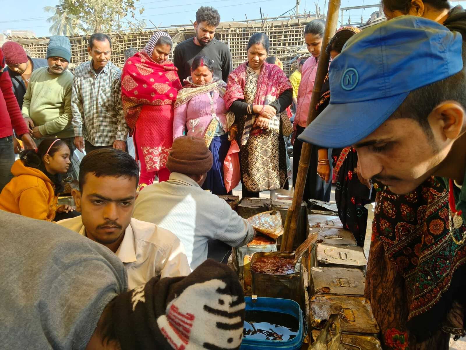 न्यू मार्केट से सिनेमा हॉल तक लगा जाम, लोग दिखे परेशान