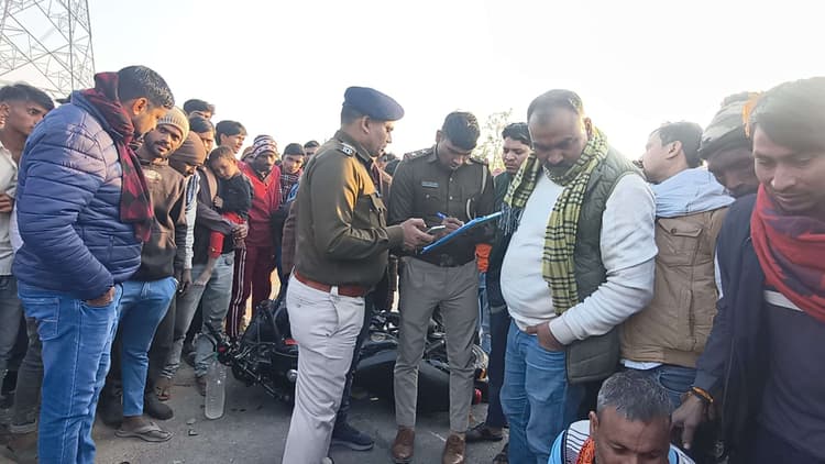 रफीगंज में तेज रफ्तार दो बाइकें भिड़ीं, युवक की मौत, चार घायल