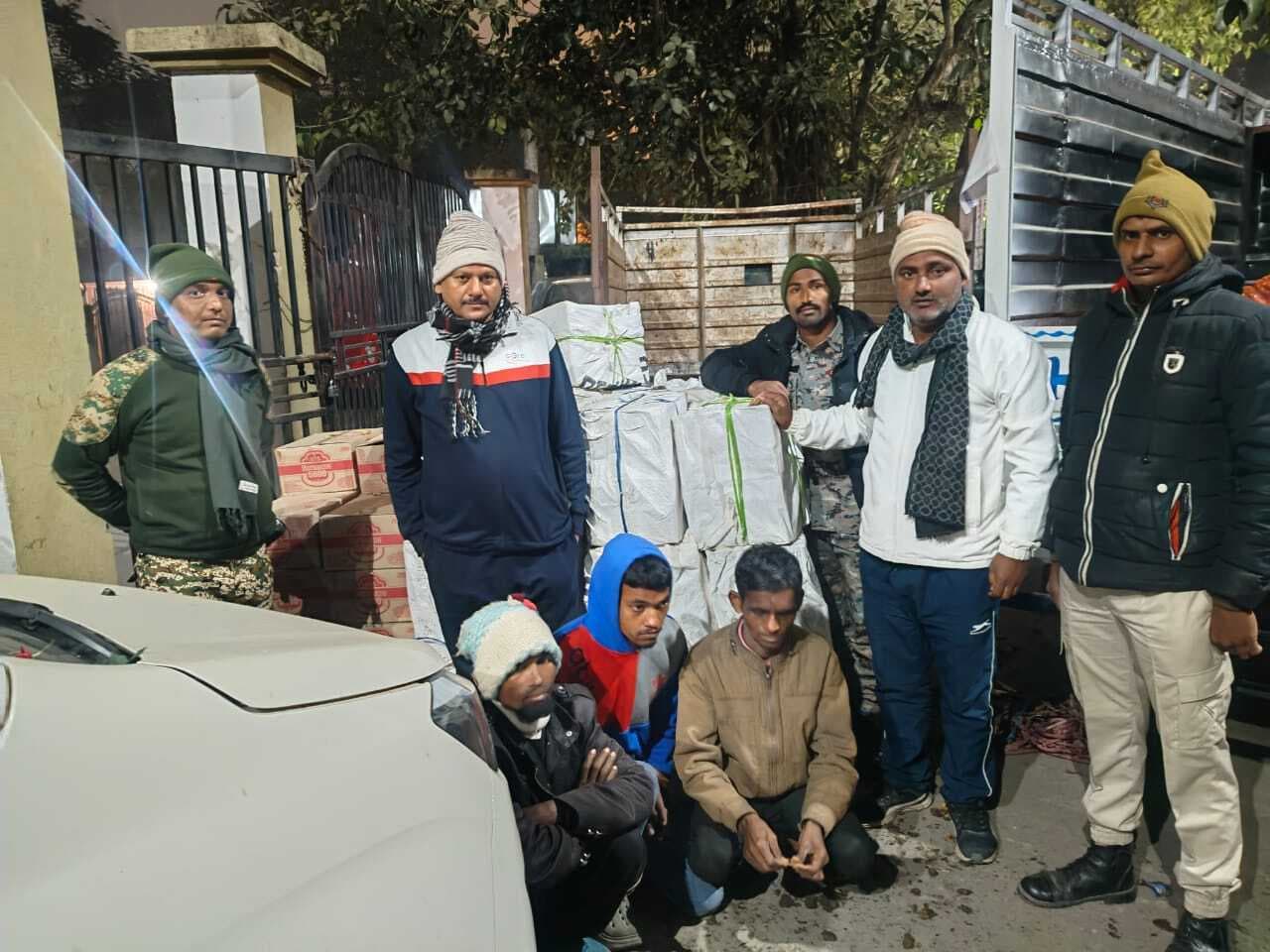 930 लीटर विदेशी शराब के साथ तीन तस्कर गिरफ्तार