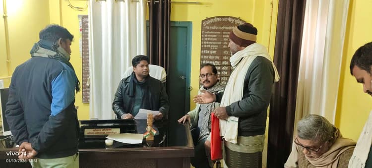 एसडीएम ने आमजनों से किया संवाद, अफसरों को दिये निर्देश