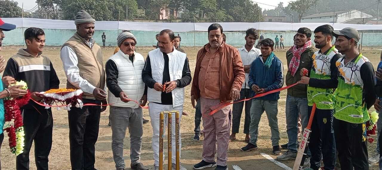 विवेक राज मेमोरियल क्रिकेट टूर्नामेंट शुरू