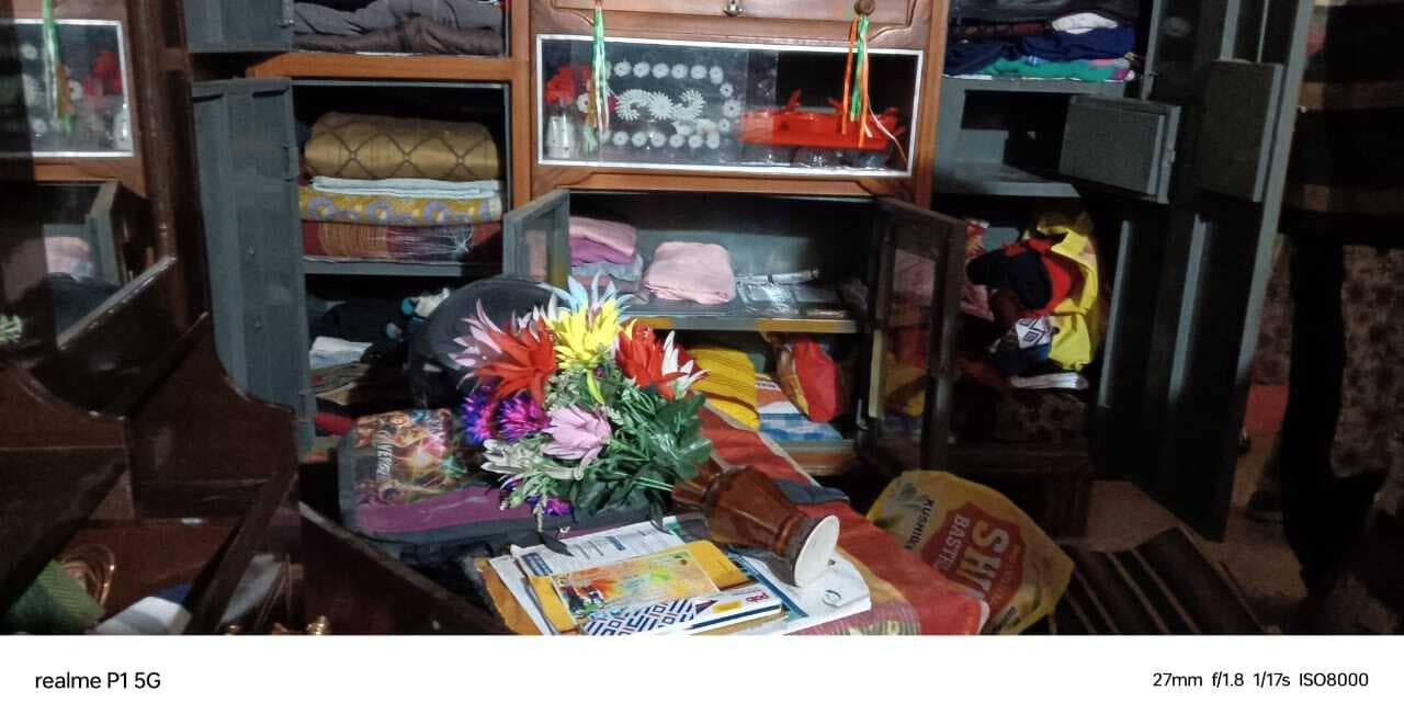 लगुआ गांव में चार घरों से लाखों की चोरी, जांच शुरू