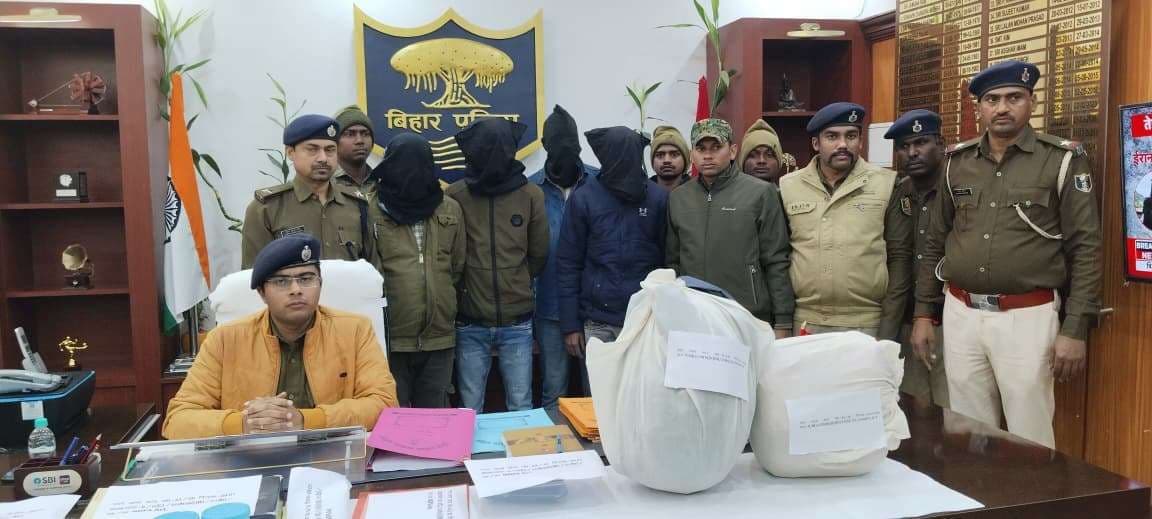 हथियार व मादक पदार्थ तस्करी गिरोह का भंडाफोड़, चार गिरफ्तार