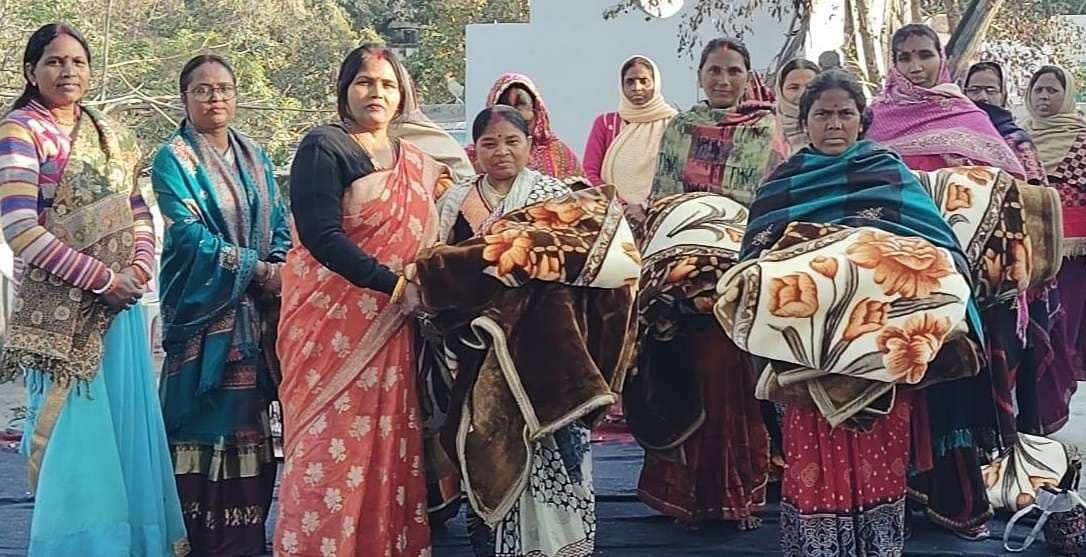 ठंड में 53 जरूरतमंद लोगों को मिला कंबल
