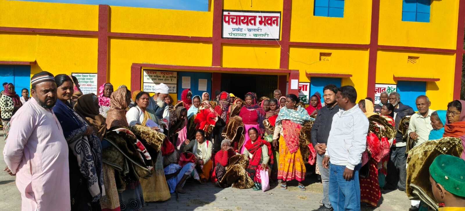 खलारी व बुकबुका पंचायत में बांटा गया कंबल