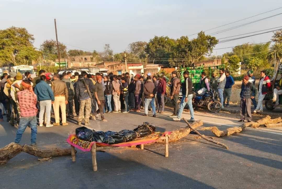 Deoghar news : सुबह जोरिया की ओर गया था युवक, सड़क पार करने के दौरान ट्रक की चपेट में आया, मौत