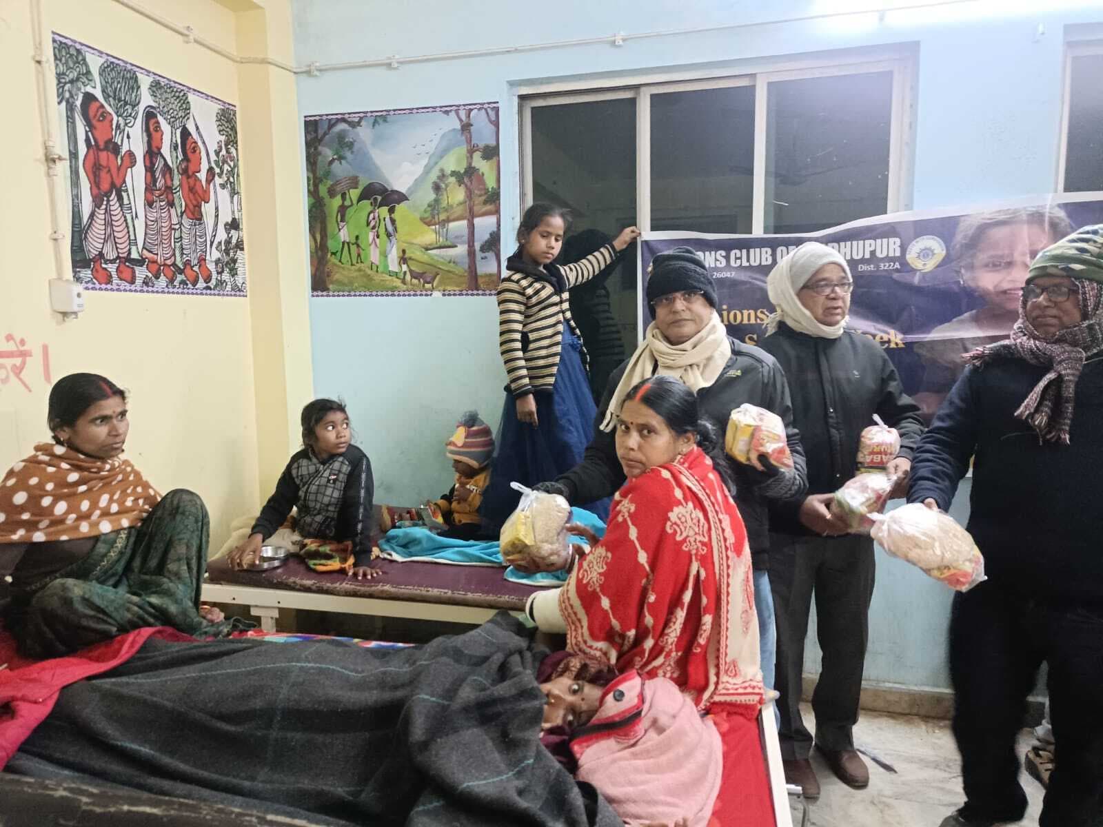 लायंस क्लब ने जरूरतमंदों के बीच किया खाद्य सामग्री वितरित