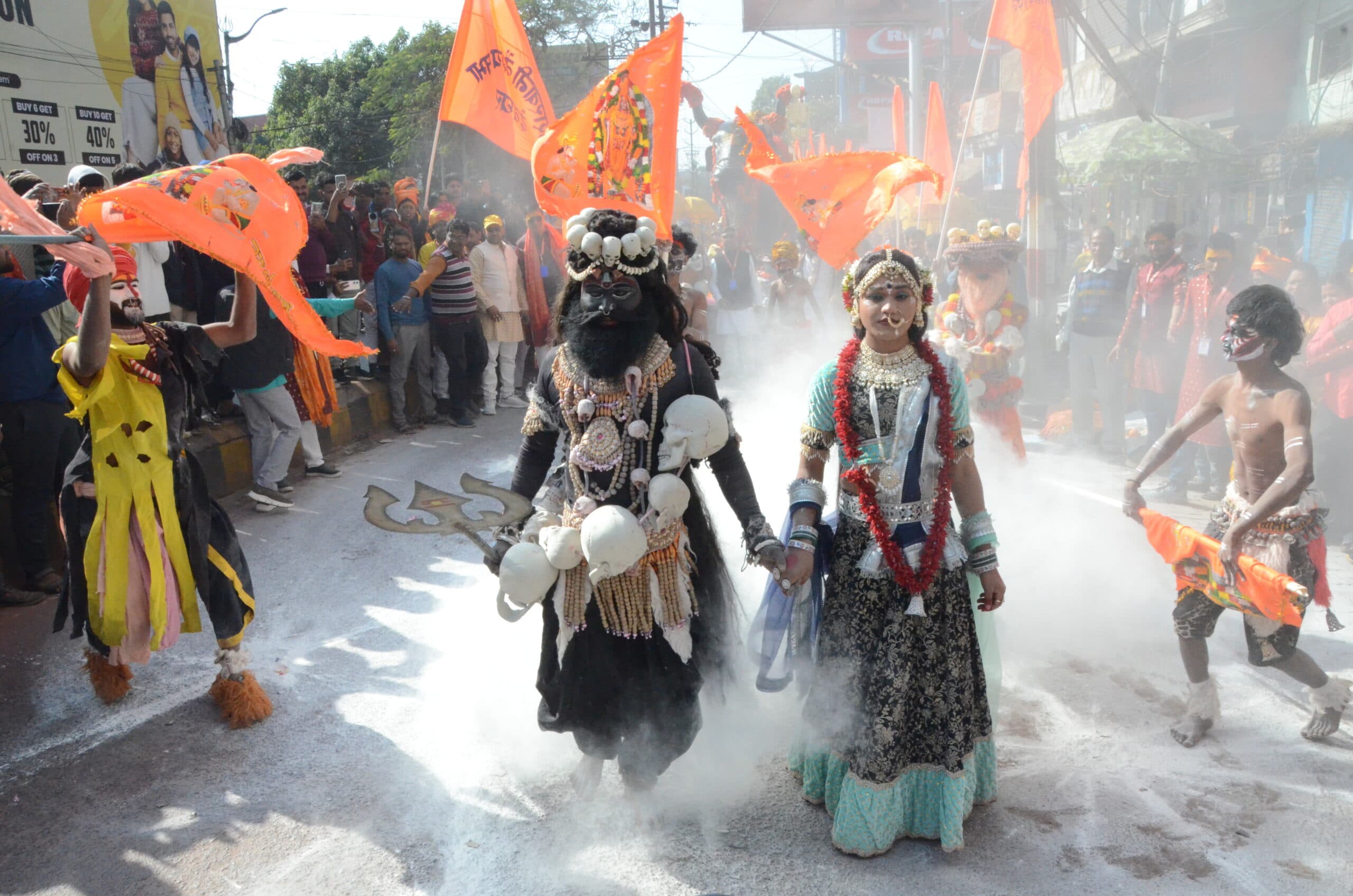 देवी-देवताओं और महापुरुषों की झांकियों वाली शोभा यात्रा का दिखा अलौकिक रूप, लोग हुए मंत्रमुग्ध