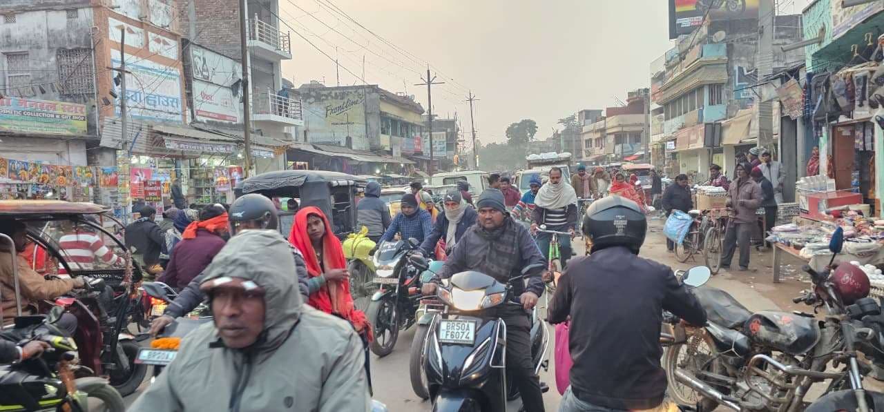 एसडीएम के आदेश की उड़ायी जा रही धज्जियां, यातायात व्यवस्था चौपट