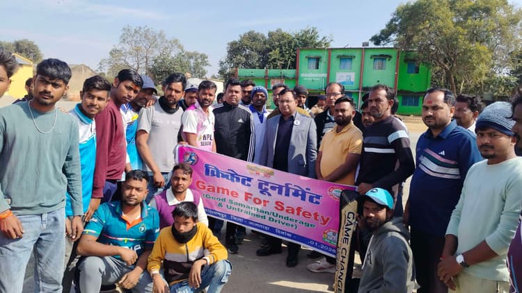 रोड सेफ्टी मैच में टोपाटांड़ ने नारायणपुर एकादश को 26 रन से किया पराजित