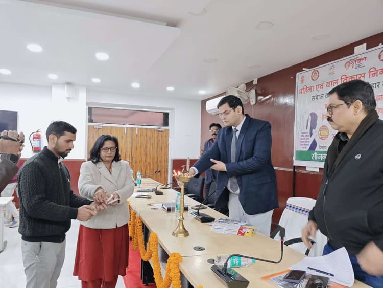 कार्यस्थल पर महिलाओं की सुरक्षा, सम्मान व समान भागीदारी करें सुनिश्चित: डीएम