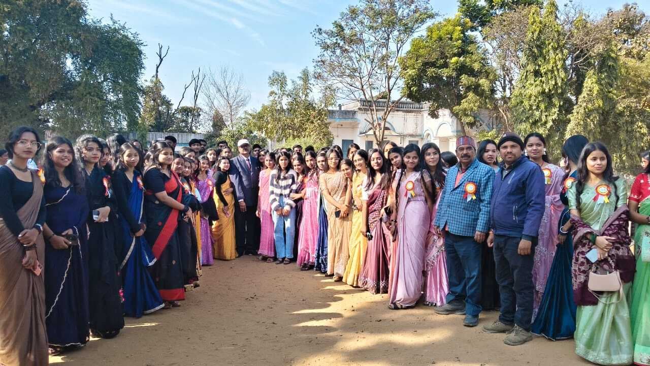 Deoghar news : इंटर के विद्यार्थियों को दी गयी विदाई, सांस्कृतिक कार्यक्रम से समारोह बना यादगार