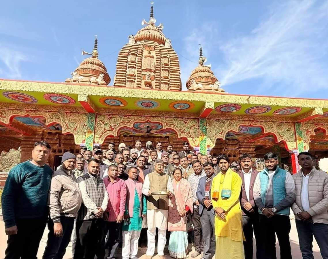 मंदिर में ओमकार जप में उमड़े श्रद्धालु