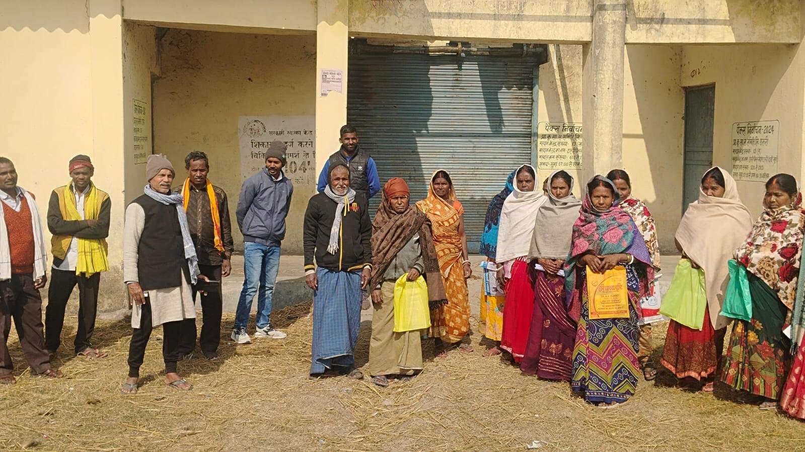 पैक्स सदस्यता शिविर में नहीं पहुंचे अधिकारी, निराश होकर लौटे ग्रामीण