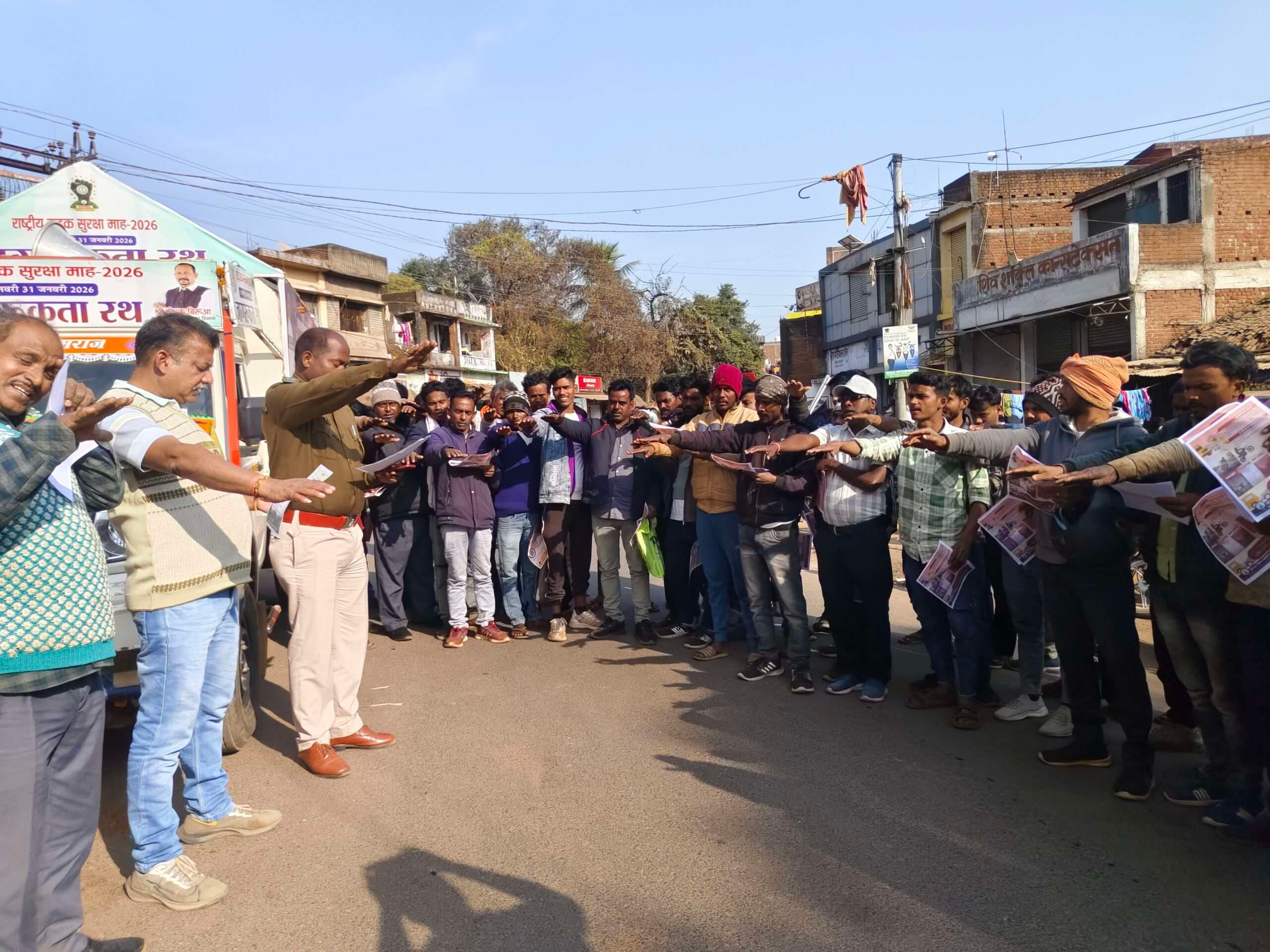 हरी झंडी दिखाकर जागरुकता रथ को किया रवाना