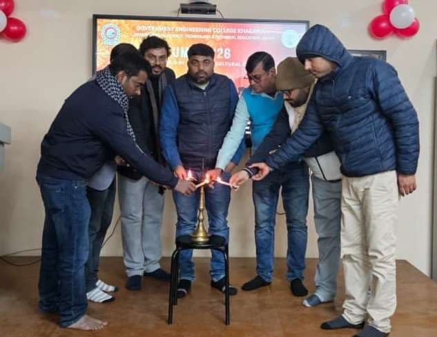 इंजीनियरिंग कॉलेज में निबंध, कहानी, क्विज, वाद-विवाद व गायन प्रतियोगिता का हुआ आयोजन