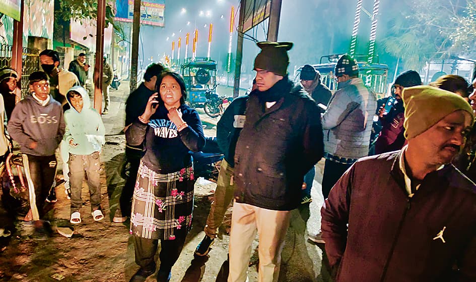 Gaya News : बकाये पेंशन के लिए भटक रहे 80 साल के वृद्ध ने डीएम कार्यालय के पास तोड़ा दम, कई दिनों से लगा रहे थे दफ्तरों का चक्कर