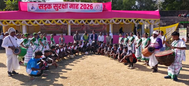 Seraikela Kharsawan News : यातायात नियमों का पालन करें : दशरथ