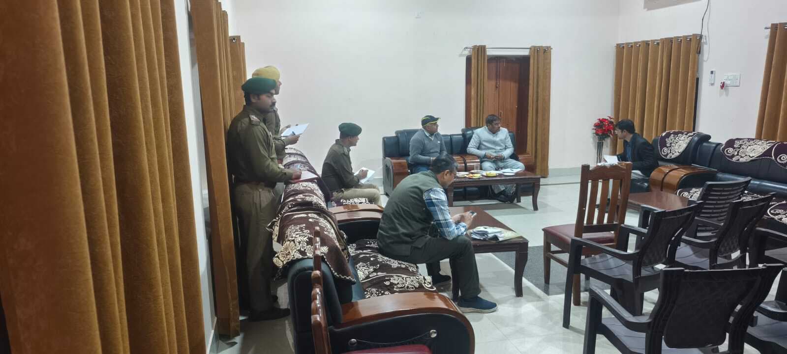 सड़क किनारे लगाये जायेंगे ट्रेडिशनल पौधे : मंत्री