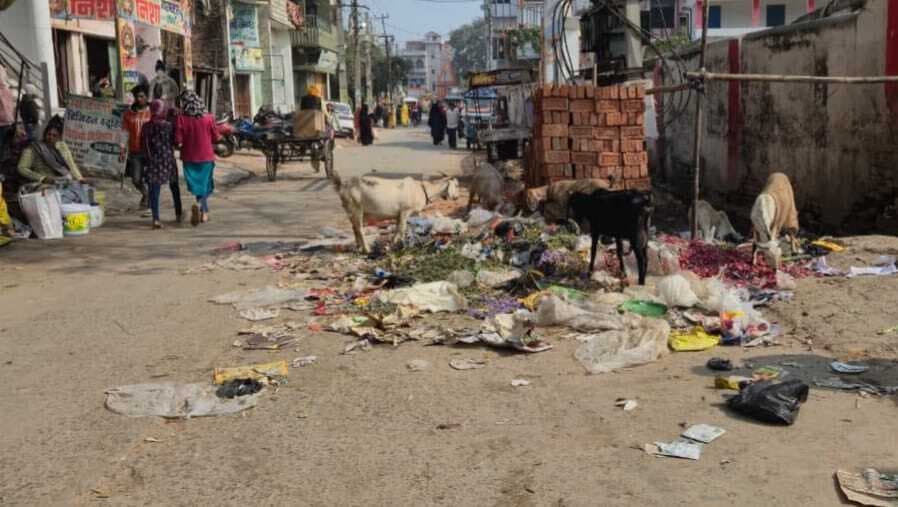 रविवार को नहीं हुई शहर की साफ सफाई, फैली रही हर तरफ गंदगी