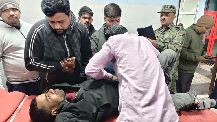 शिवपुर गांव में छत से गिरकर युवक जख्मी, रेफर